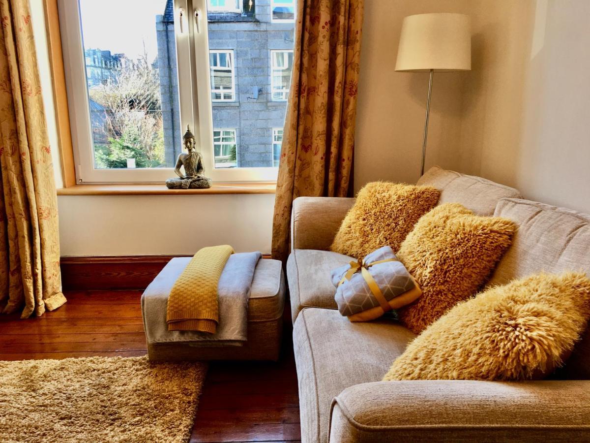 Cosy 2 Bedroom Central Apartment - Free Parking, Free Wifi アバディーン エクステリア 写真