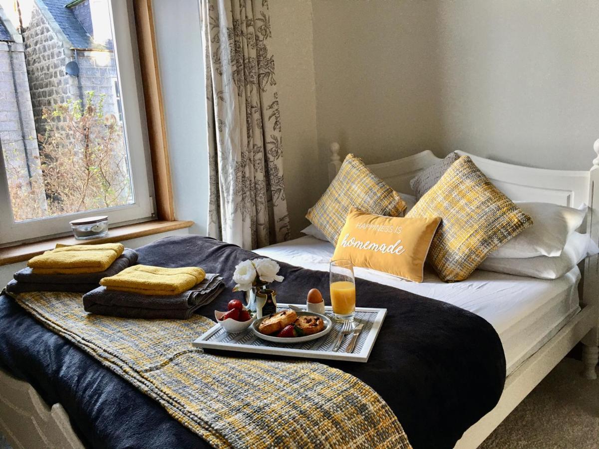Cosy 2 Bedroom Central Apartment - Free Parking, Free Wifi アバディーン エクステリア 写真