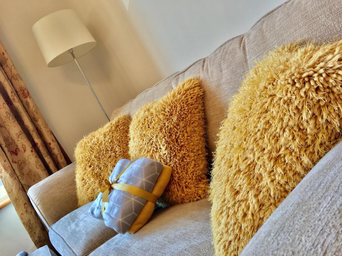Cosy 2 Bedroom Central Apartment - Free Parking, Free Wifi アバディーン エクステリア 写真