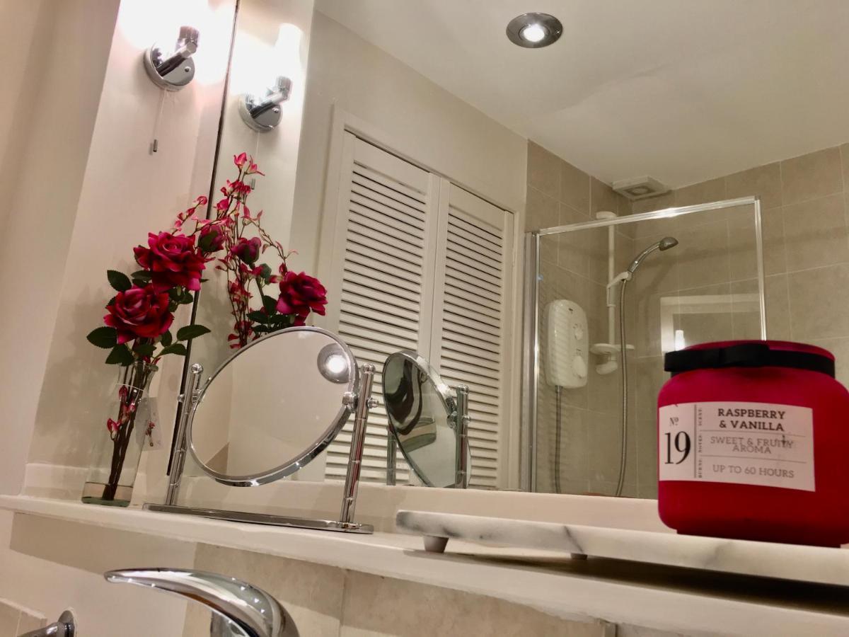 Cosy 2 Bedroom Central Apartment - Free Parking, Free Wifi アバディーン エクステリア 写真