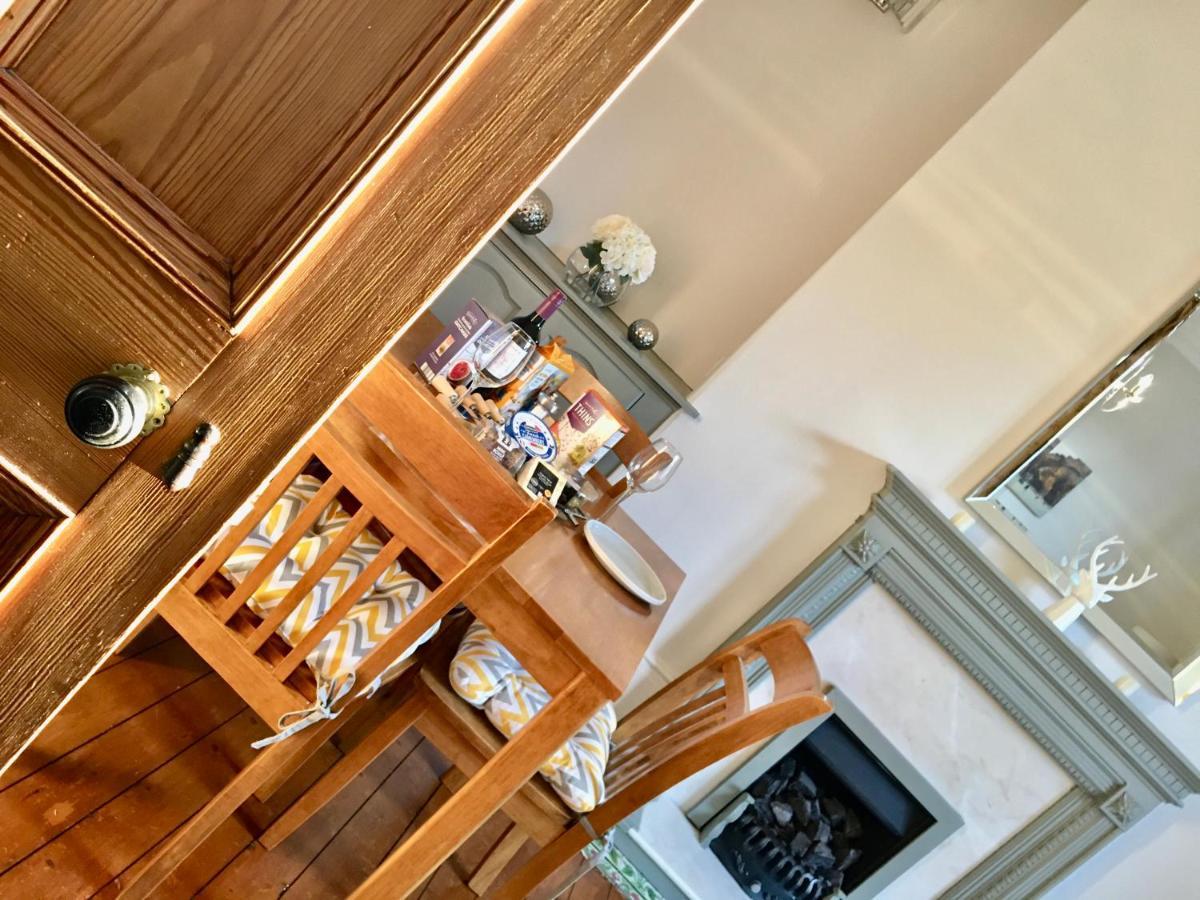 Cosy 2 Bedroom Central Apartment - Free Parking, Free Wifi アバディーン エクステリア 写真