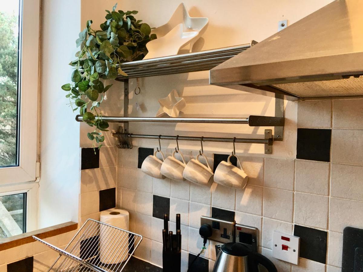 Cosy 2 Bedroom Central Apartment - Free Parking, Free Wifi アバディーン エクステリア 写真