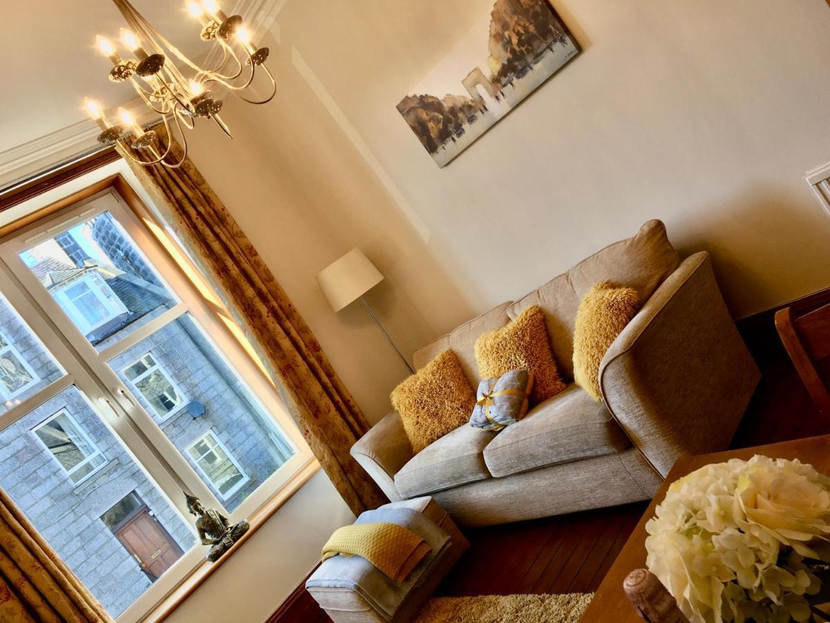 Cosy 2 Bedroom Central Apartment - Free Parking, Free Wifi アバディーン エクステリア 写真