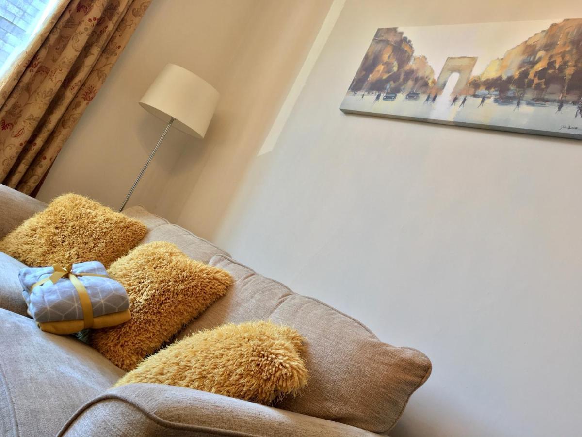 Cosy 2 Bedroom Central Apartment - Free Parking, Free Wifi アバディーン エクステリア 写真