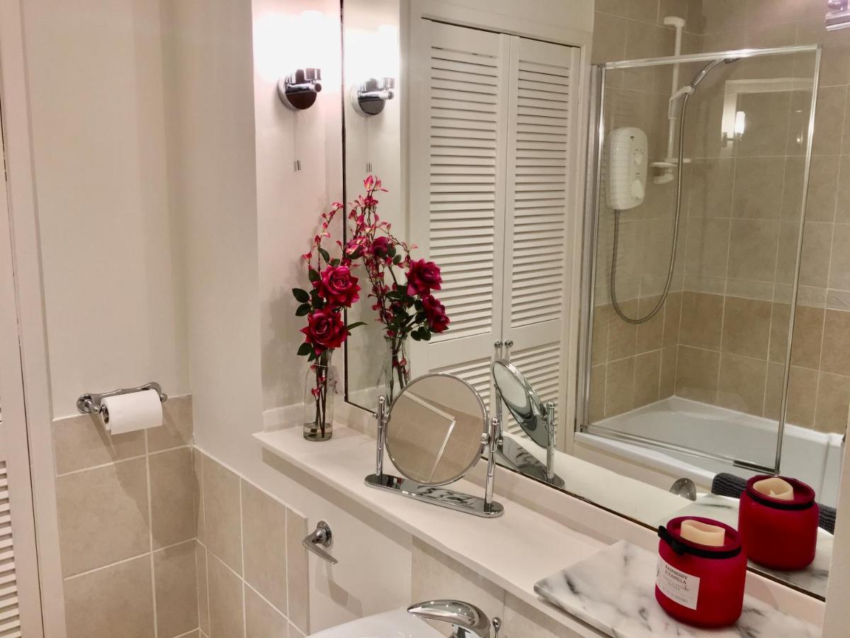 Cosy 2 Bedroom Central Apartment - Free Parking, Free Wifi アバディーン エクステリア 写真