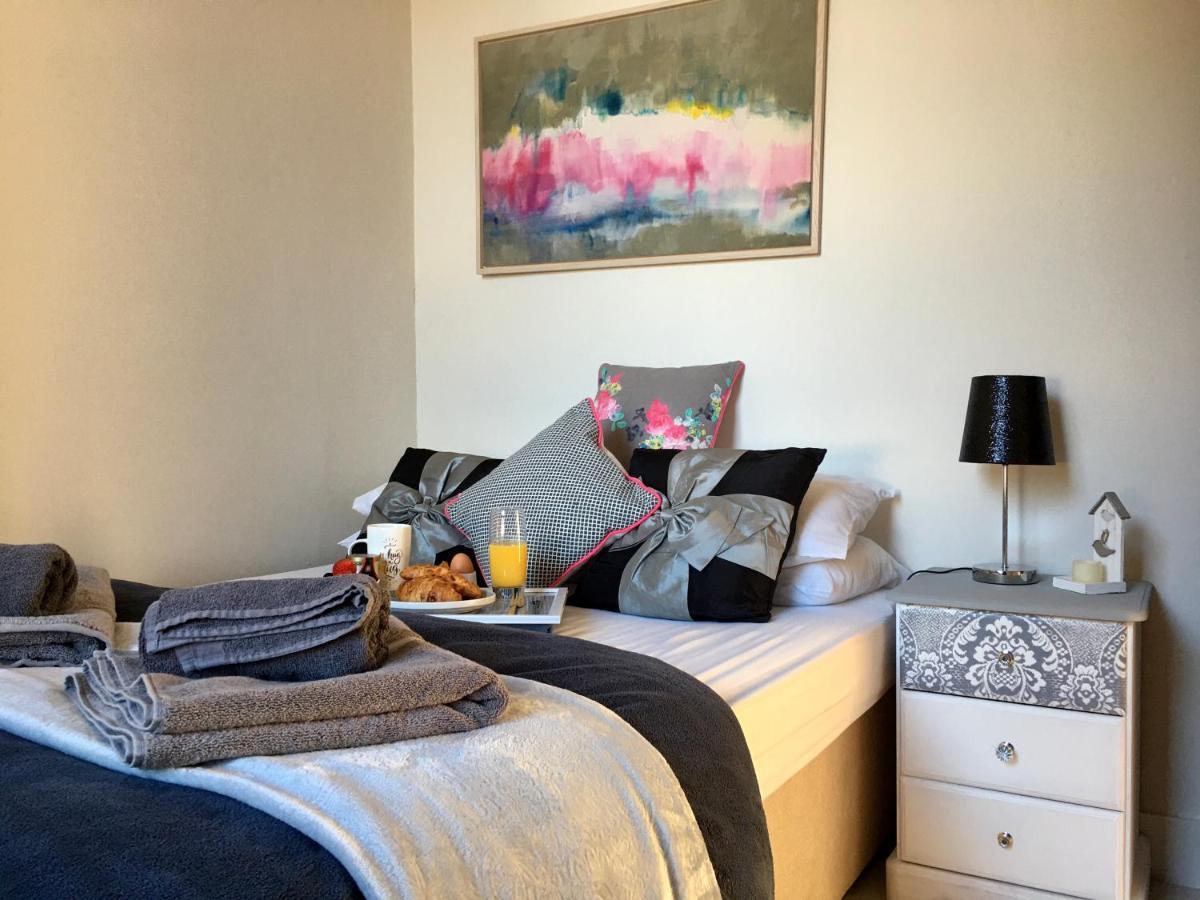Cosy 2 Bedroom Central Apartment - Free Parking, Free Wifi アバディーン エクステリア 写真