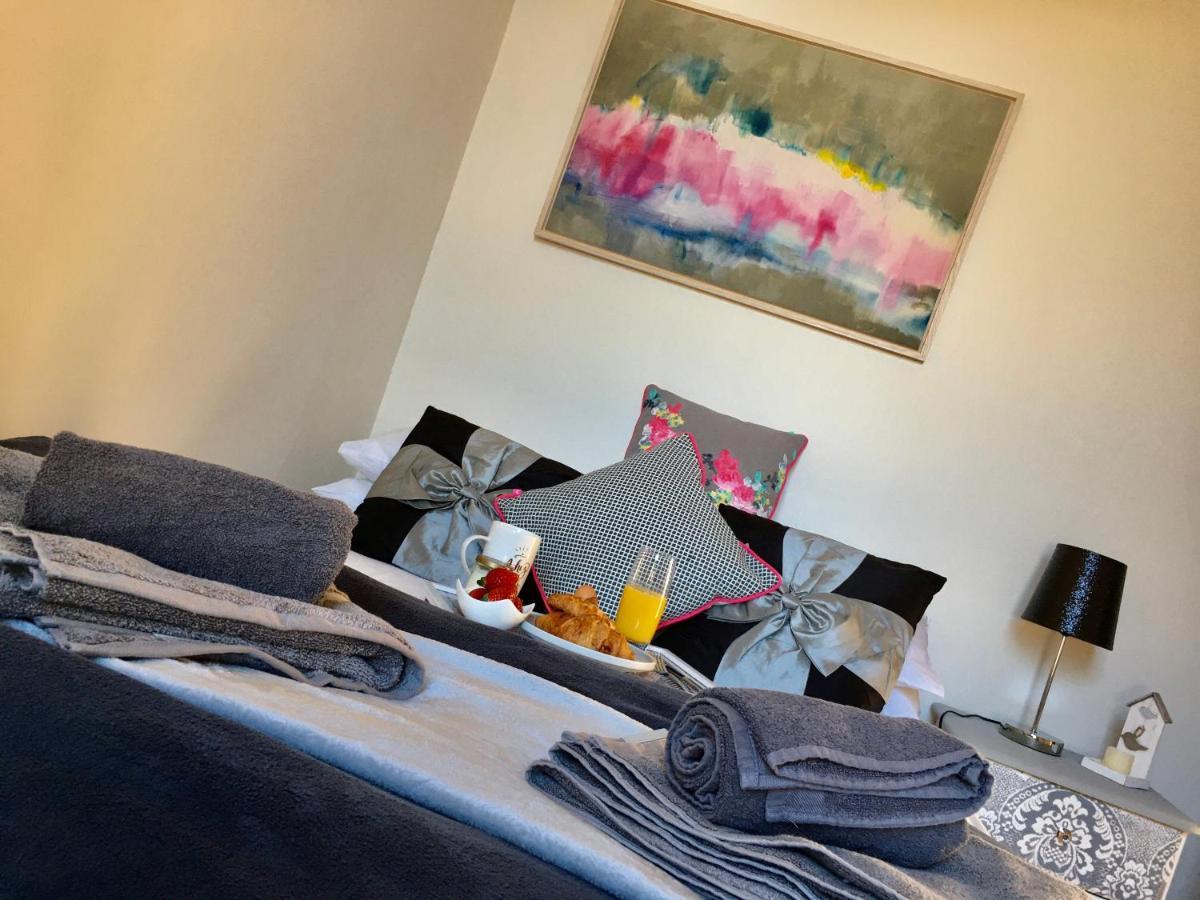 Cosy 2 Bedroom Central Apartment - Free Parking, Free Wifi アバディーン エクステリア 写真