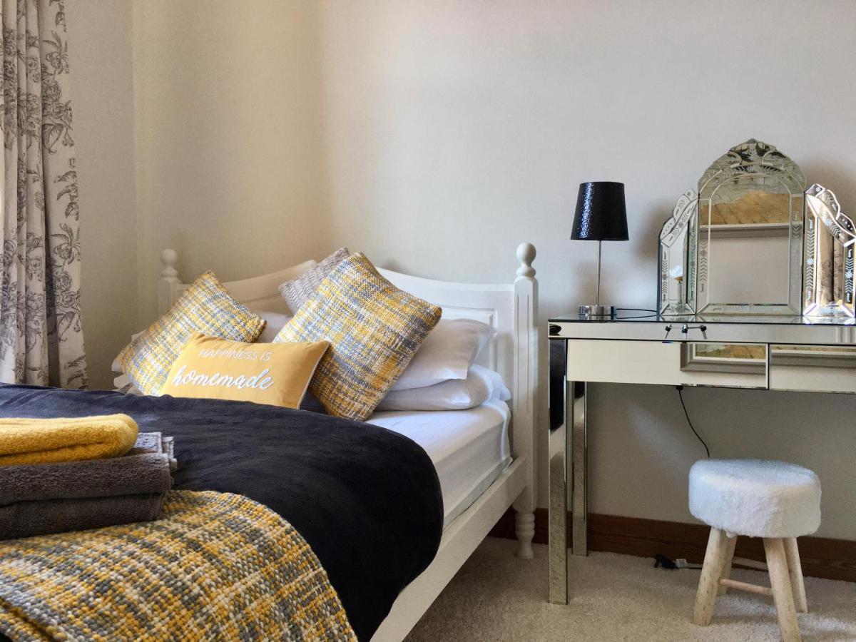 Cosy 2 Bedroom Central Apartment - Free Parking, Free Wifi アバディーン エクステリア 写真