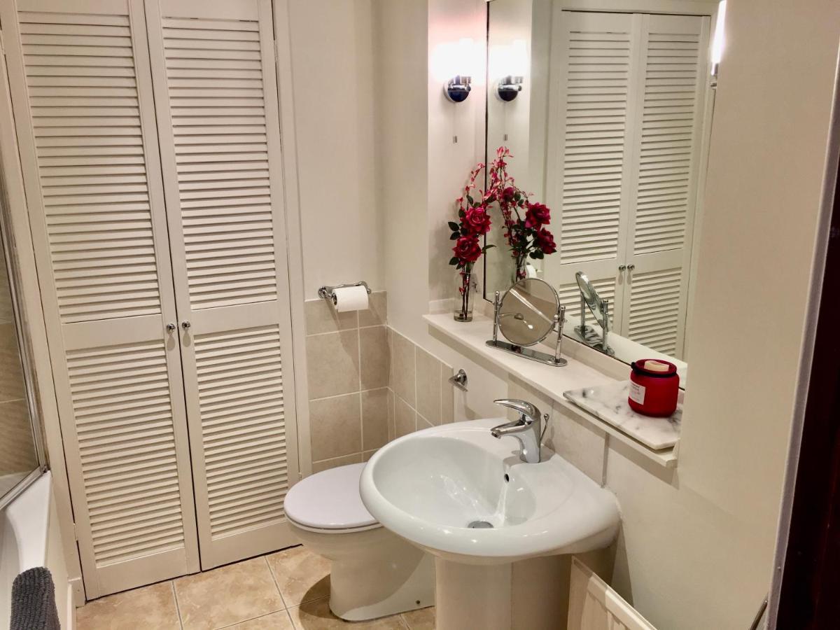 Cosy 2 Bedroom Central Apartment - Free Parking, Free Wifi アバディーン エクステリア 写真