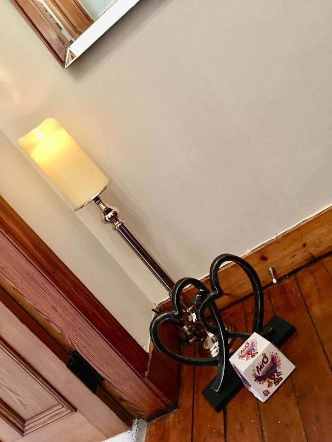 Cosy 2 Bedroom Central Apartment - Free Parking, Free Wifi アバディーン エクステリア 写真
